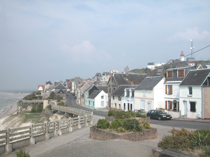 Vue d'ensemble du front de mer du quartier des Quatre-Rues (rue de Saint-Valery).