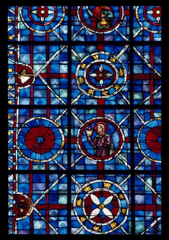Détail de la verrière : une vierge sage (19e siècle).