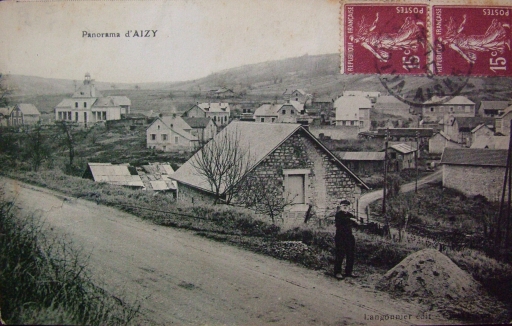 Vue du village en reconstruction (Coll. Part.).