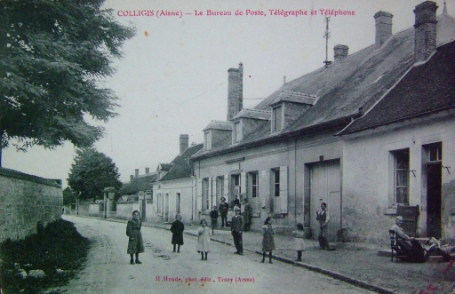 Vue d'une rue ancienne du village de Colligis (Coll. Part.).