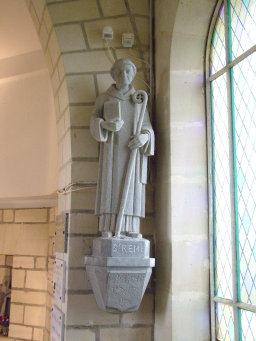 Vue de la statue de saint Rémi.