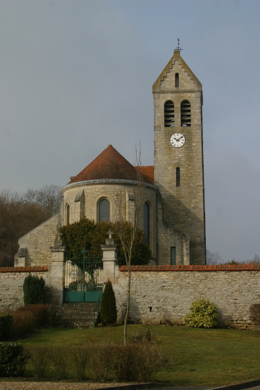 Vue générale depuis le chevet de l'église.