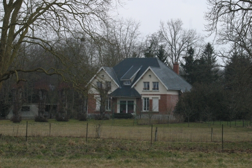 Vue postérieure de la maison d'habitation.