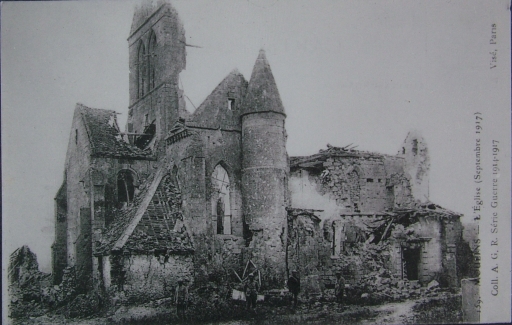 Ancienne église en ruines pendant les conflits. A. G. R. Série Guerre 1914-1917.