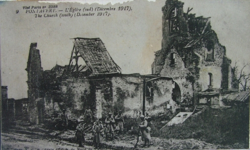 Vue de l'église en décembre 1917. A. G. R. Série Guerre 1914-1917.