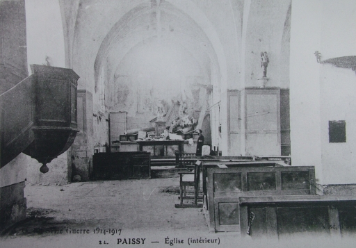 Vue intérieure de l'église en ruines. A. G. R. Série Guerre 1914-1917.