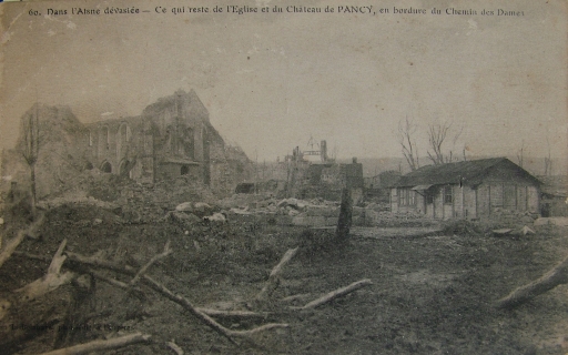 Ce qu'il reste de l'église à la fin de la guerre (Coll. Part.).