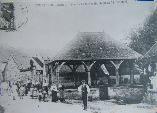 Vue de l'ancien village de Courtecon (Coll. Part.).