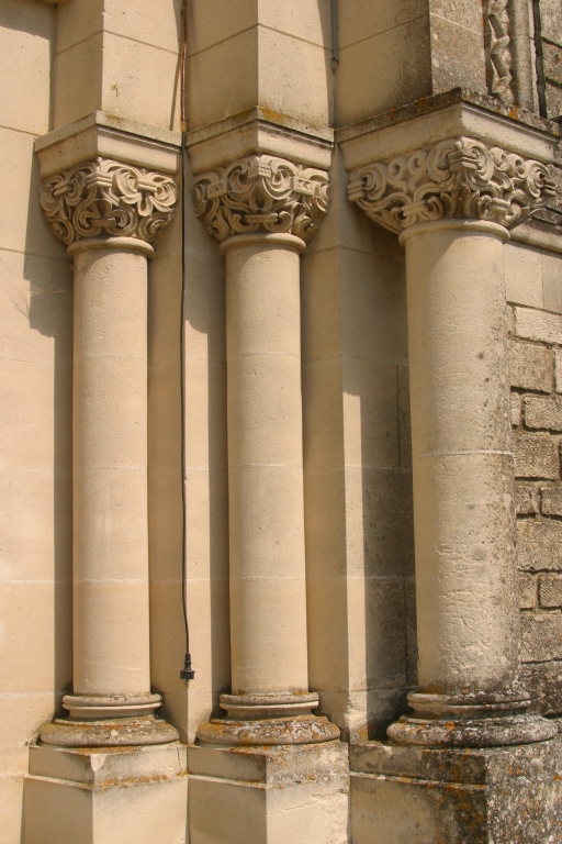 Détail des colonnes du portail.