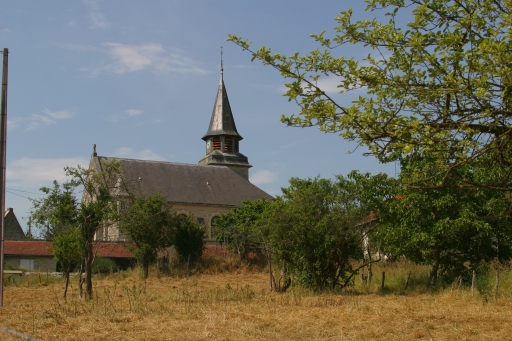 Vue latérale de l'église.