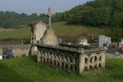 Vue d'une tombe du 18e siècle.