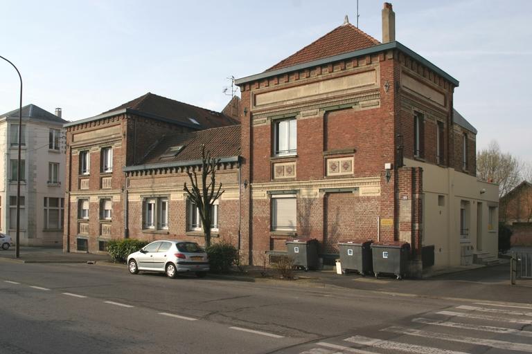 Façade antérieure, rue de Tour-Y-Val.
