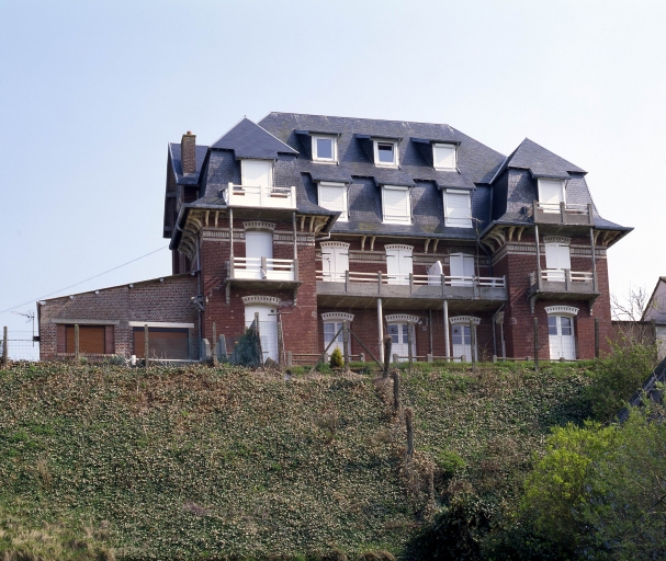 Vue d'ensemble de la façade sur mer.