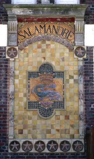 Détail du panneau de céramique attribué à Gréber.