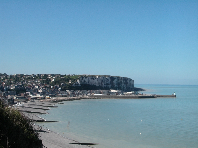 Le Tréport et la station balnéaire de Mers-les-Bains, vue depuis les hauteurs de la falaise.