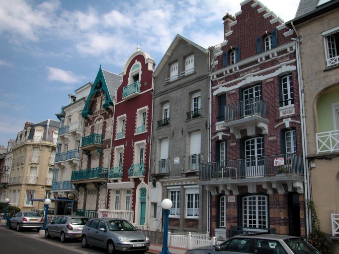 Les villas en front de mer, esplanade du Général-Leclerc, entre les rues Buzeaux et Julien-Hédin (îlot 11).