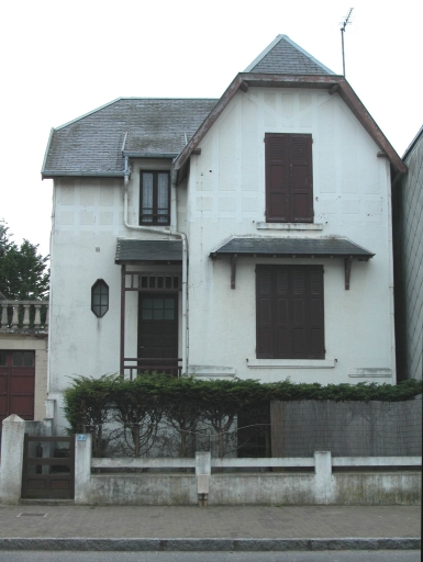 Vue d'ensemble, élévation antérieure.