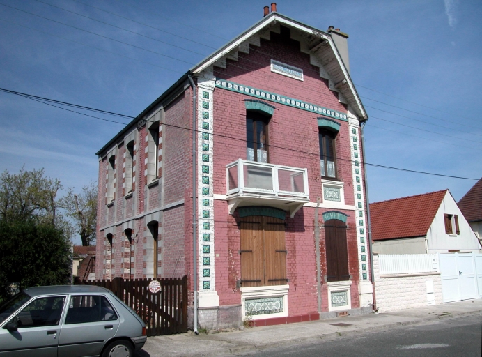 Vue d'ensemble et de trois-quarts.