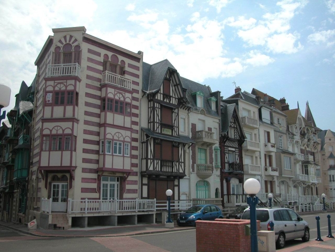 Front de mer situé entre les rues Faidherbe et Frédéric-Petit (îlot 22).