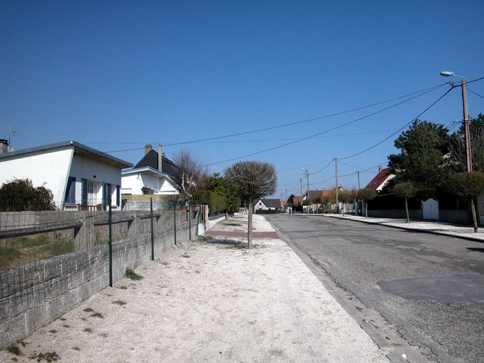 Une rue du lotissement.