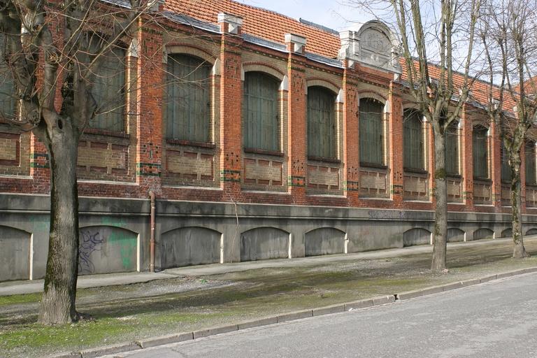 Façade des ateliers : détail.
