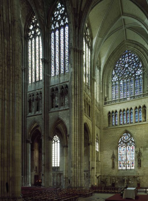 Vue du bras nord du premier ou grand transept.