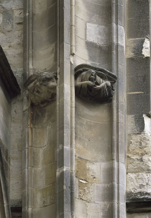 Détail du décor de la chapelle Saint-Fursy.