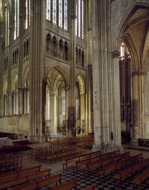 Vue du bras sud du premier ou grand transept.