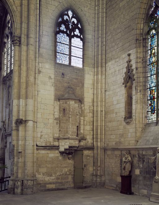 Bras nord du grand transept :tourelle de l'escalier du logement du sonneur de cloches.