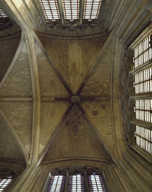 Vue partielle de la voûte du bras sud du second ou petit transept.