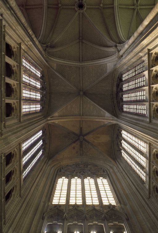 Vue générale de la voûte du bras sud du second ou petit transept.