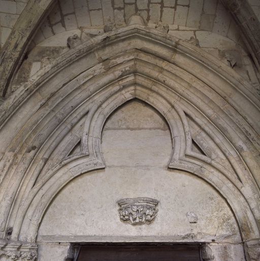 Vue partielle de la porte de Labon.