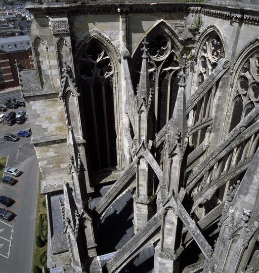 Vue du contrebutement au sud du choeur.