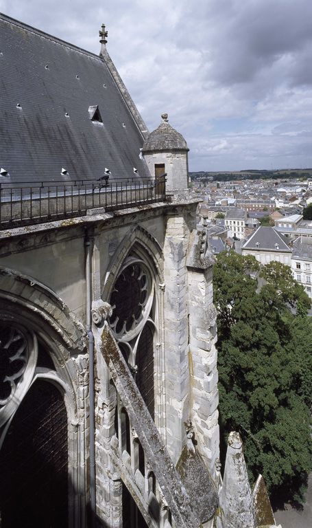 Vue partielle du bras nord du petit transept.