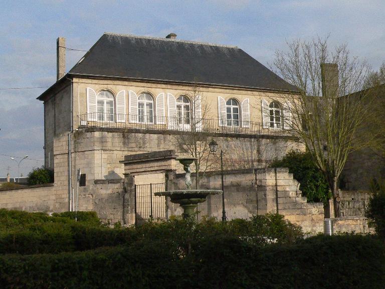 Vue d'un bâtiment subsistant de l'évêché.