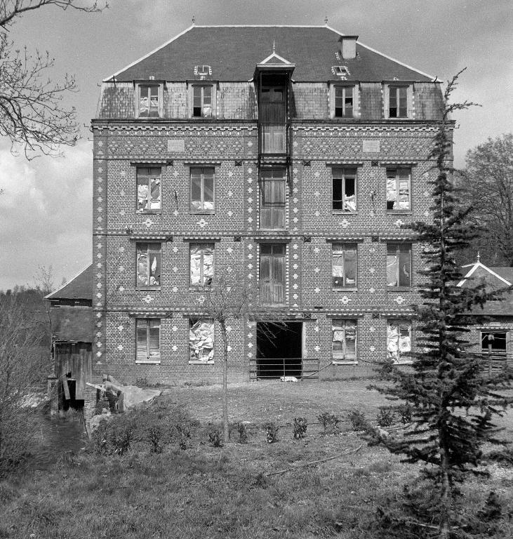 Vue générale de la façade, depuis le sud.