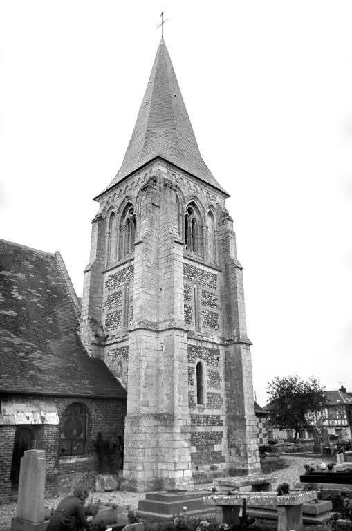 Tour-clocher, vue prise du sud-ouest.- Photographie de l'Inventaire général, 1979.  
