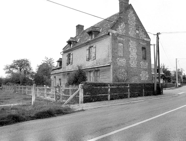 Pignon sud et façade sur cour.- Photographie de l'Inventaire général, 1979. 