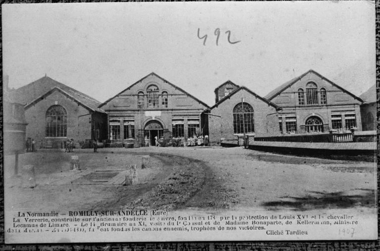 La verrerie construite sur l'ancienne fonderie de cuivre [...].- Carte postale, photogr. Tardieu, vers 1905 (AD Eure. 8 FI 492-38).