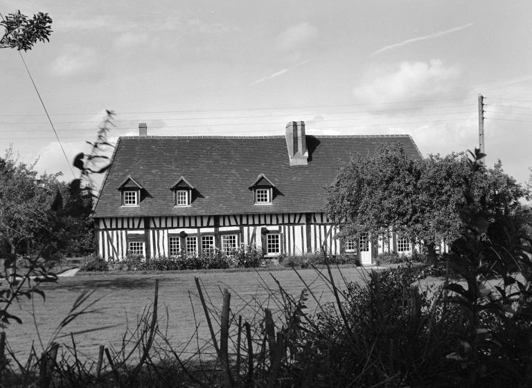 Façade principale.- Photographie de l'Inventaire général, 1980.