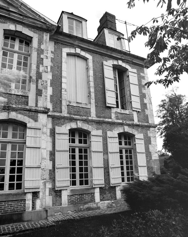 Façade sud, détail de deux travées.- Photographie de l'Inventaire général, 1980. 