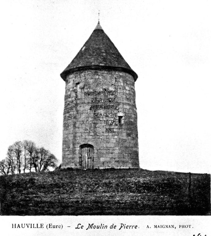 HAUVILLE (Eure).- Le Moulin de pierre. Carte postale, A. Maignan photographe, vers 1900 (Coll. part.).