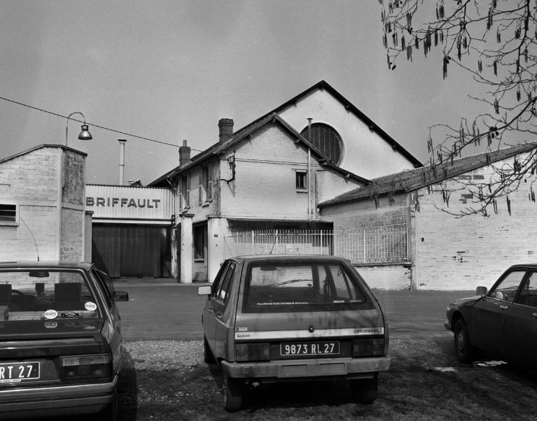 Entrée de l'usine, depuis le sud-est.