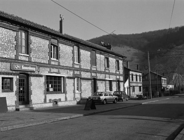 Logements ouvriers sur l'avenue de la Gare, vue d'ensemble (état en 1985).