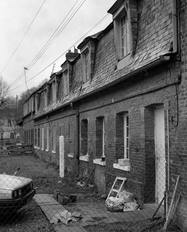 Les premiers logements ouvriers (bâtiment 27 du plan de 1940 par Mauge), vue générale (état en 1988).
