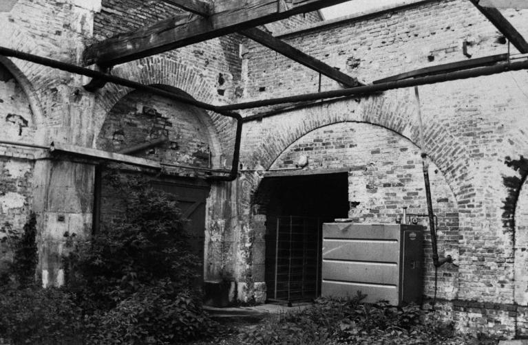 Atelier de fabrication (bâtiment 10 du plan de 1940 par Mauge), vue intérieure (état en 1988).