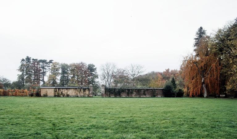 Parc, mur du verger.- Photographie de l'Inventaire général, 1989.