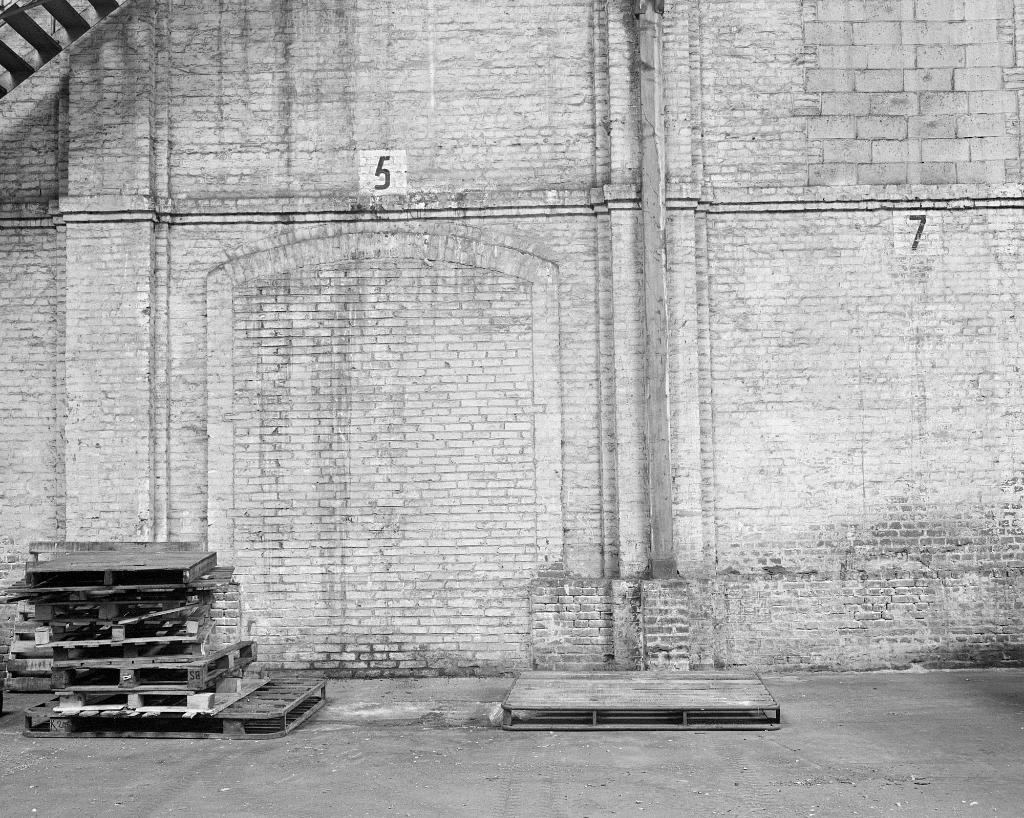 Passage 24, détail entre les cours D et E.