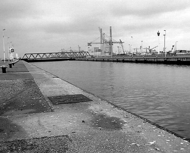 Vue d'ensemble vers le pont coulissant.