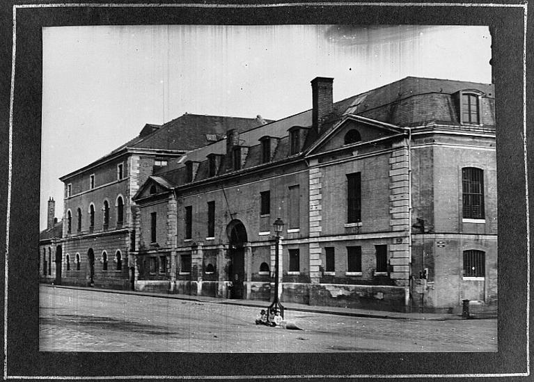 la maufacture de tabacs [élévation sur le quai Lamblardie].- Photographie par Raoul Lefaix, 1928 (B.M. Le Havre, album Lefaix).